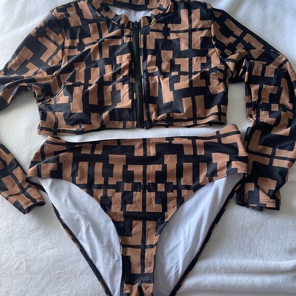 Swimsuit - Picture 1 of 8